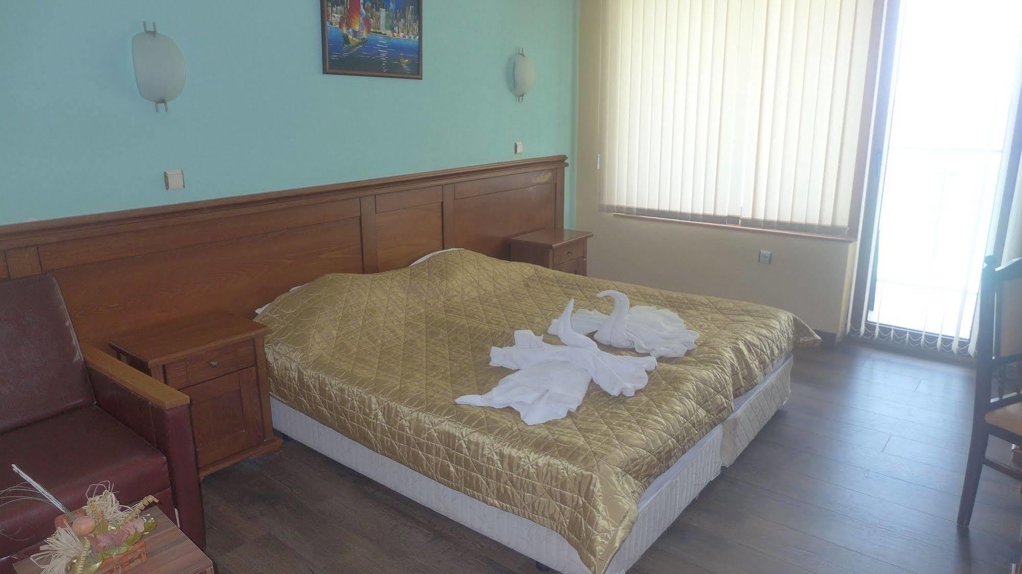Petrov Family Hotel Nessebar Exterior foto